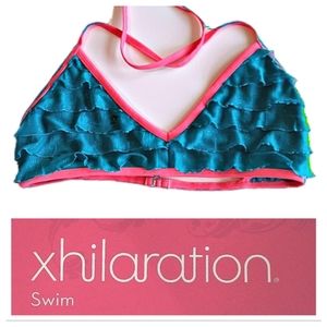 NWOT - Xhilaration Ruffled Bikini Top (M)